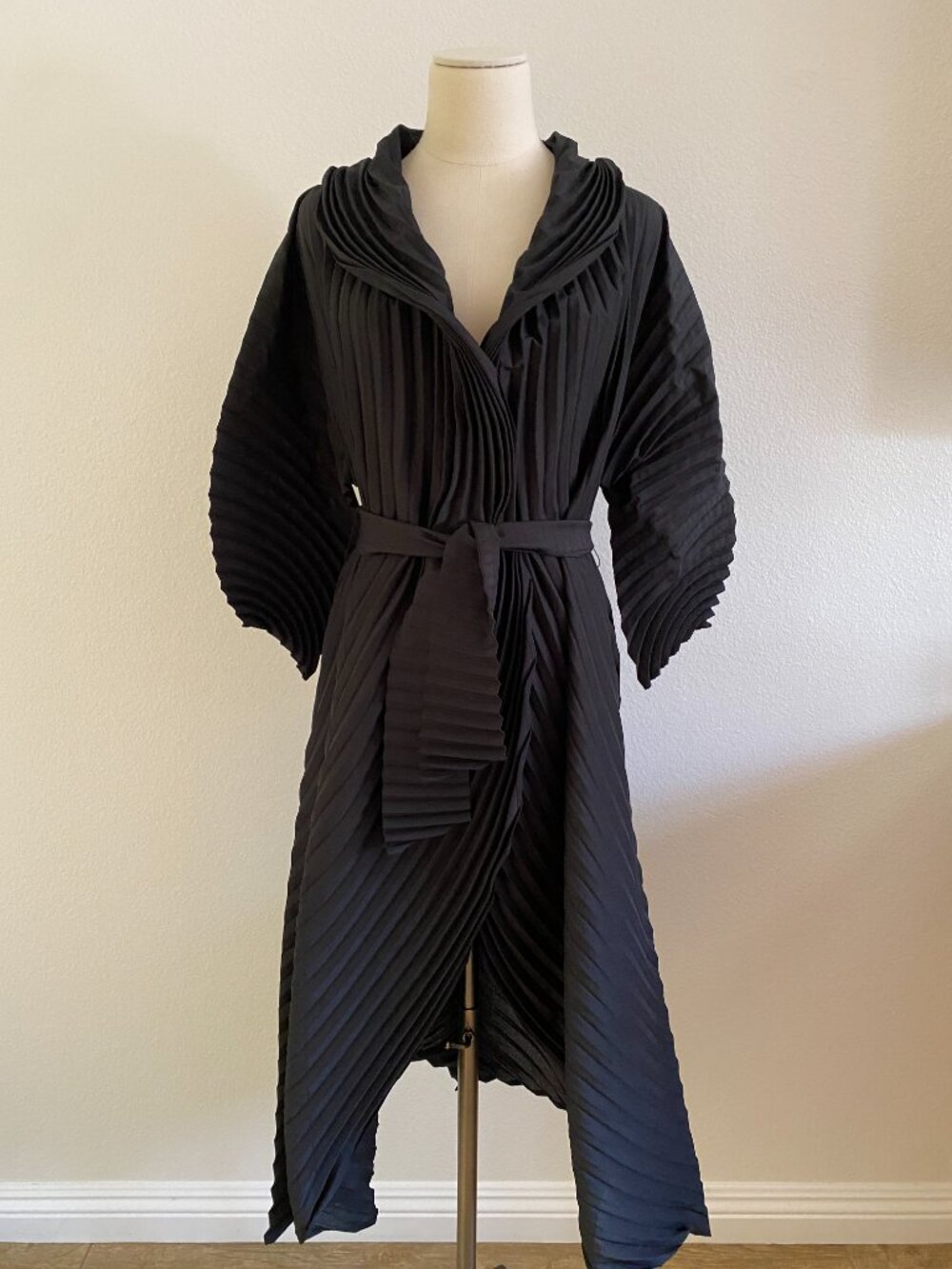NWT Vanité Couture Pleated Jacket in Black